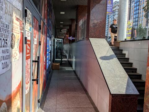 комерційна за адресою Університетська вул., 2/1
