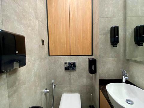 комерційна за адресою Київ, Жилянська вул., 68