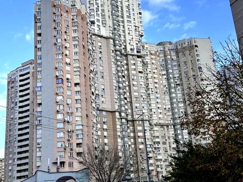 комерційна за адресою Срібнокільська вул., 1