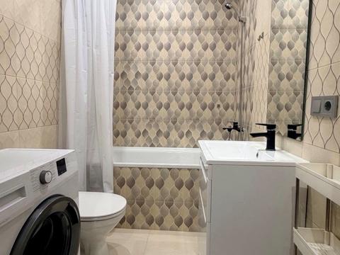 1868913619061021