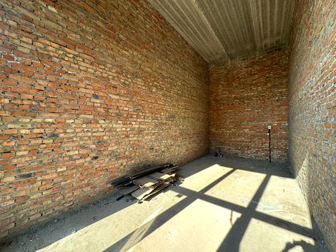 комерційна за адресою Рівненська вул., 25