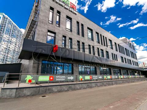 коммерческая по адресу Миколы Бажана просп., 1