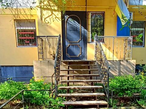 комерційна за адресою Ярослава Баїса вул. (Володимира Висоцького), 9