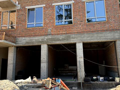 комерційна за адресою Щаслива вул., 1