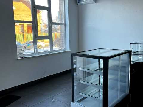 комерційна за адресою Осіння вул., 33