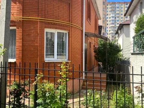 будинок за адресою Небесної Сотні просп. (Маршала Жукова)