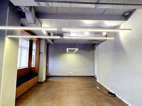 комерційна за адресою Спаська вул., 5
