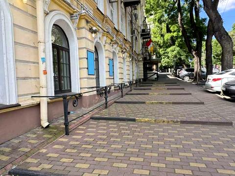 коммерческая по адресу Жуковского ул. (Жуковського), 15