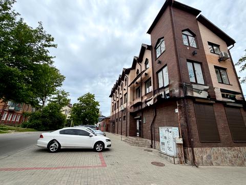 комерційна за адресою Василя Вишиваного вул. (Свєтлова), 28