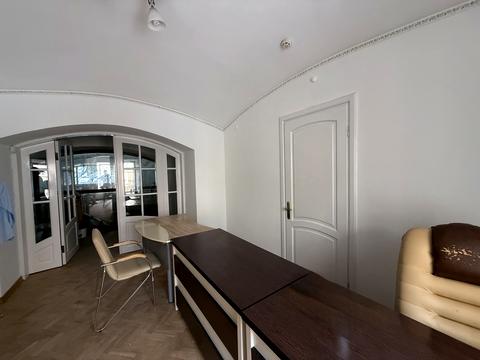 комерційна за адресою Чернівці, Центральна пл., 7