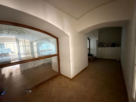 комерційна за адресою Чернівці, Центральна пл., 7