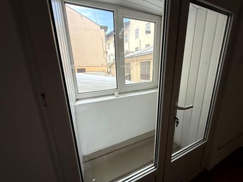 комерційна за адресою Чернівці, Центральна пл., 7