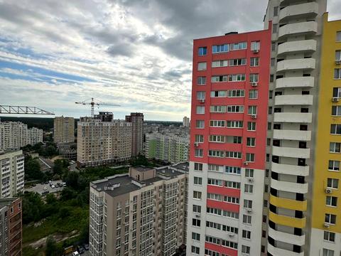 квартира за адресою Бровари, Василя Симоненка вул., 107-А