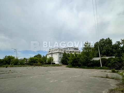 комерційна за адресою Боровкова вул., 1
