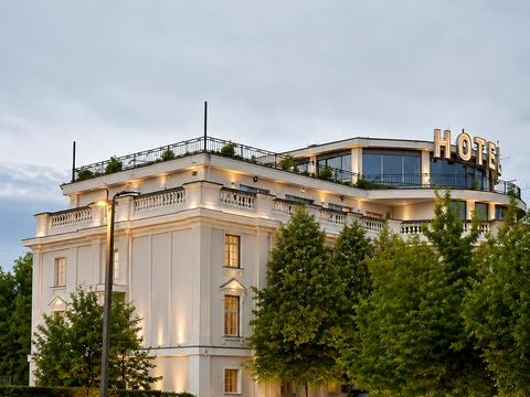 комерційна за адресою Боровкова вул., 1