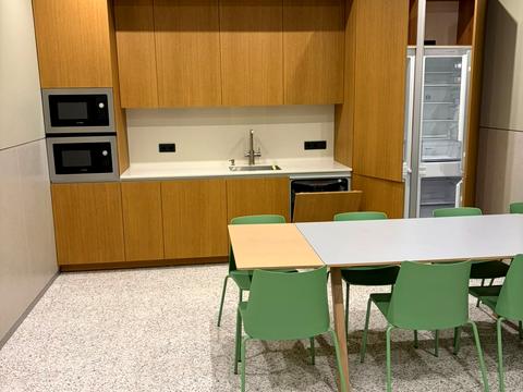 комерційна за адресою Дорогожицька вул., 3