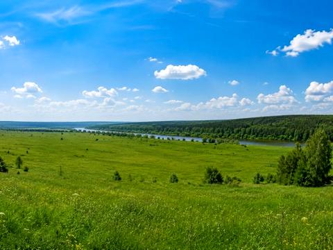 участок по адресу вулиця Набережна