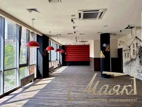 комерційна за адресою Саксаганського вул., 120