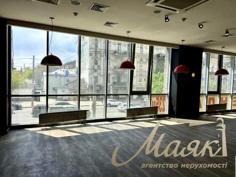 комерційна за адресою Саксаганського вул., 120
