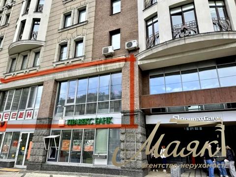 комерційна за адресою Саксаганського вул., 120