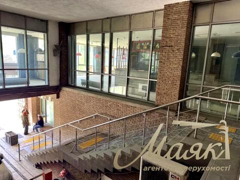 комерційна за адресою Саксаганського вул., 120