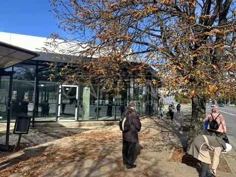 коммерческая по адресу Леонида Каденюка просп. (Юрия Гагарина), 1