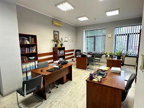 комерційна за адресою Соборна пл. (Жовтнева), 1-Б