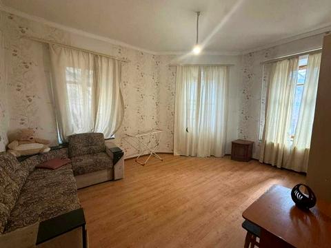 квартира за адресою Олександра Кутузакія вул. (Ленінградська вул.), 40