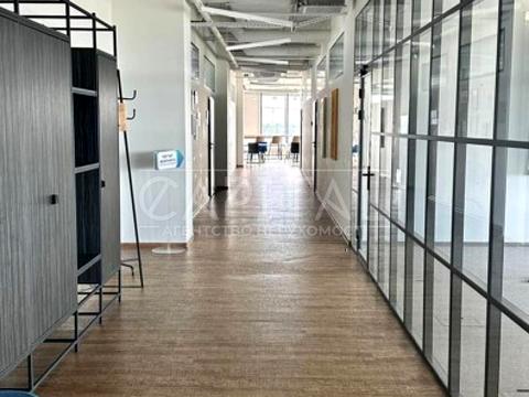 коммерческая по адресу Днепровская набережная ул., 1