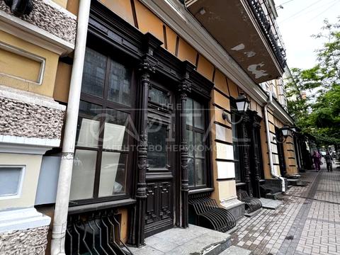 комерційна за адресою Михайлівська вул., 11