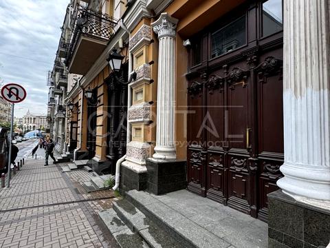комерційна за адресою Михайлівська вул., 11