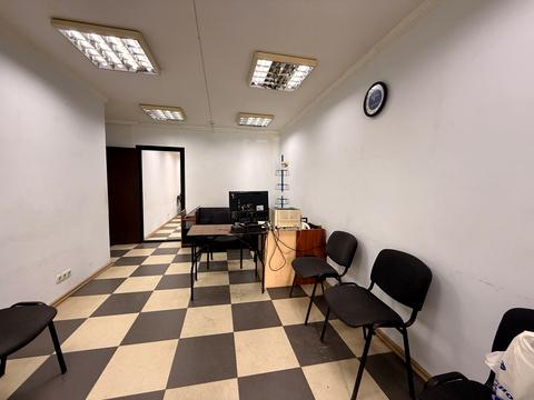 комерційна за адресою Валентинівська вул. (Блюхера), 22