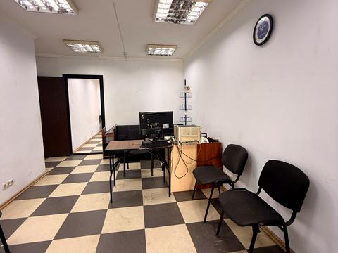 комерційна за адресою Валентинівська вул. (Блюхера), 22