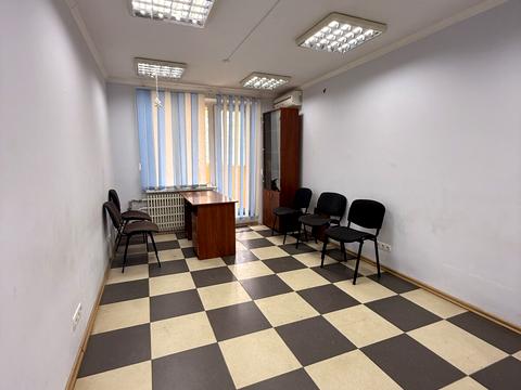 комерційна за адресою Валентинівська вул. (Блюхера), 22
