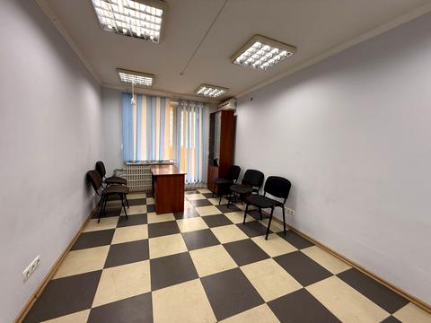 комерційна за адресою Валентинівська вул. (Блюхера), 22