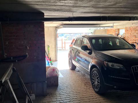 паркомісце за адресою Чорновола вул., 8