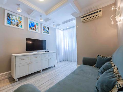 квартира за адресою Сім'ї Кульженків вул. (Петра Дегтяренка), 35