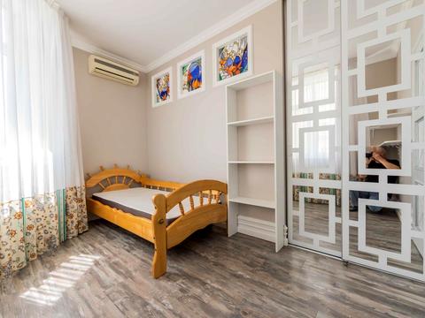 квартира за адресою Сім'ї Кульженків вул. (Петра Дегтяренка), 35