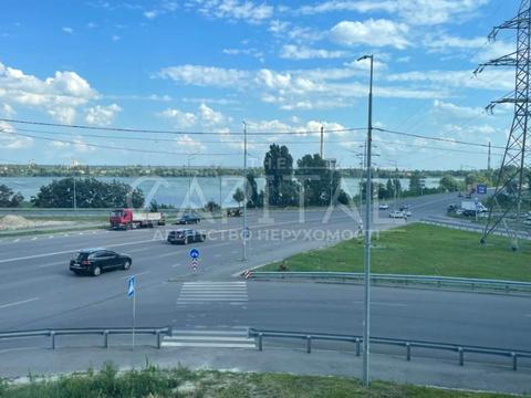 коммерческая по адресу Миколы Бажана просп., 38