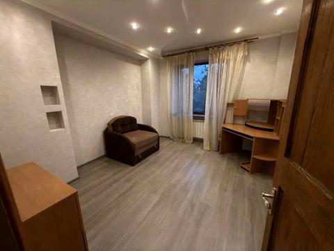 квартира за адресою Леоніда Каденюка просп. (Юрія Гагаріна), 6