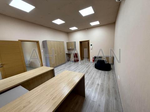комерційна за адресою Олександра Кониського вул., 82