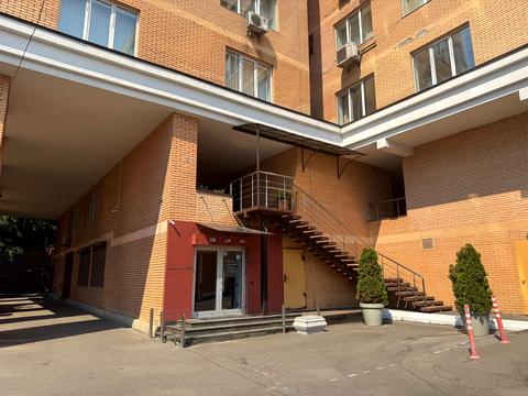 комерційна за адресою Василя Тютюнника вул. (Анрі Барбюса), 5-В