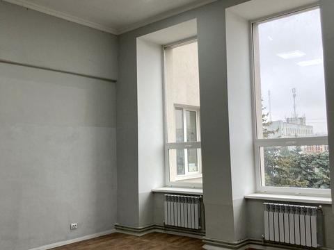 комерційна за адресою Рівне, майдан Незалежності пл., 3