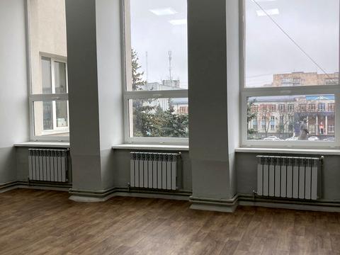 комерційна за адресою Рівне, майдан Незалежності пл., 3