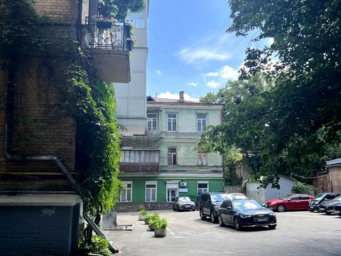 комерційна за адресою Євгена Чикаленка вул. (Пушкінська), 8-Б