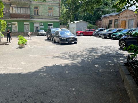 комерційна за адресою Євгена Чикаленка вул. (Пушкінська), 8-Б