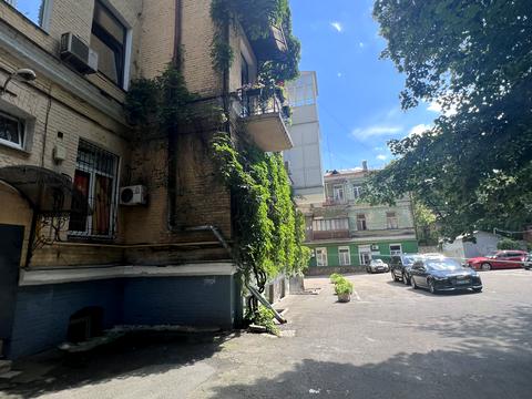 комерційна за адресою Євгена Чикаленка вул. (Пушкінська), 8-Б