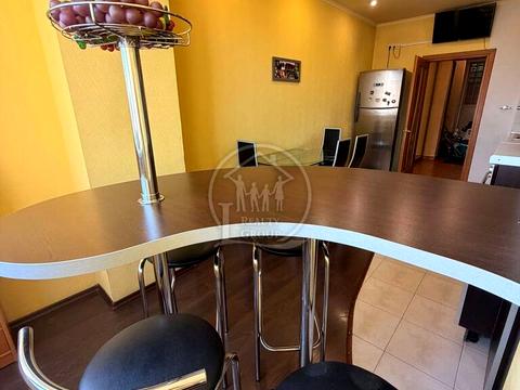квартира за адресою Тополина вул., 30