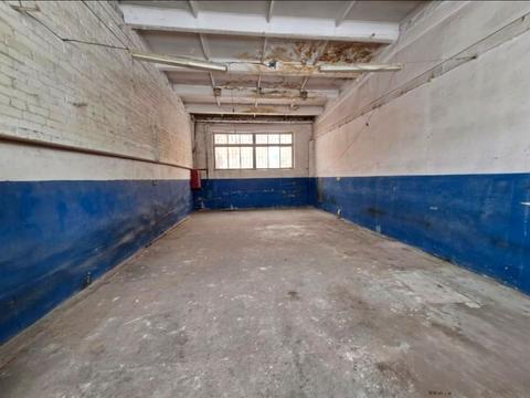 комерційна за адресою Фанерна вул., 1
