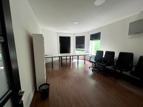 комерційна за адресою Київ, Редутна вул., 54